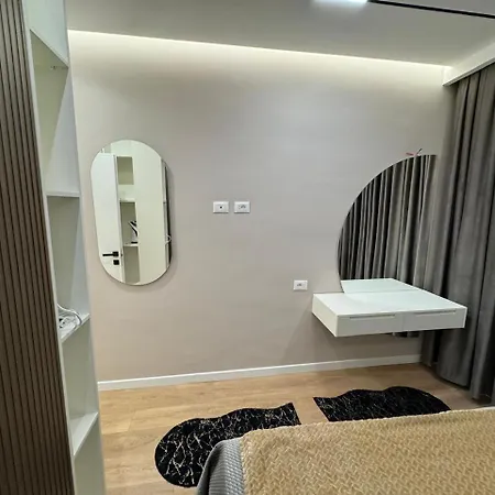 Luxury Apartment *